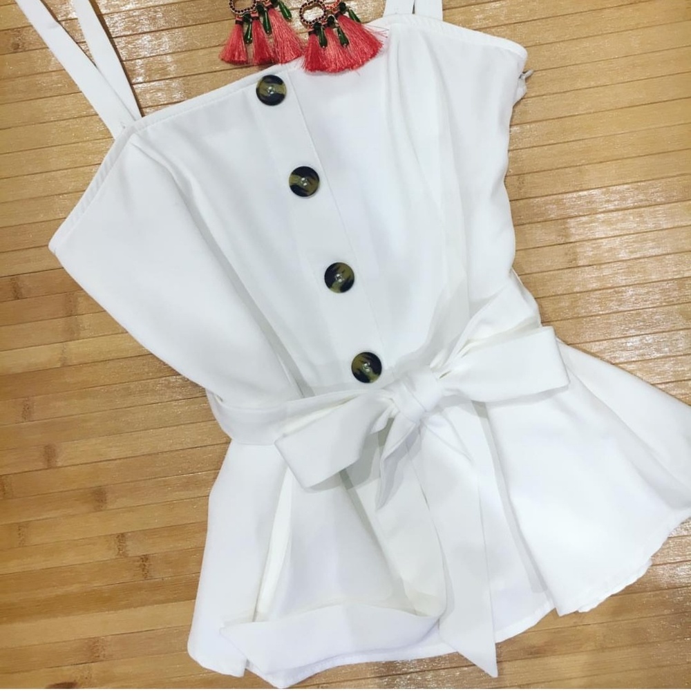 Cute boutique top! Hard to find!